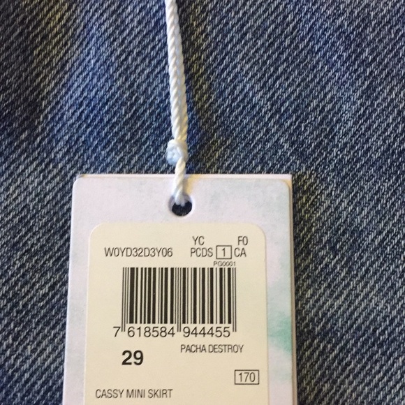 Guess Women’s “Cassy Mini “ Skirt - Picture 6 of 6